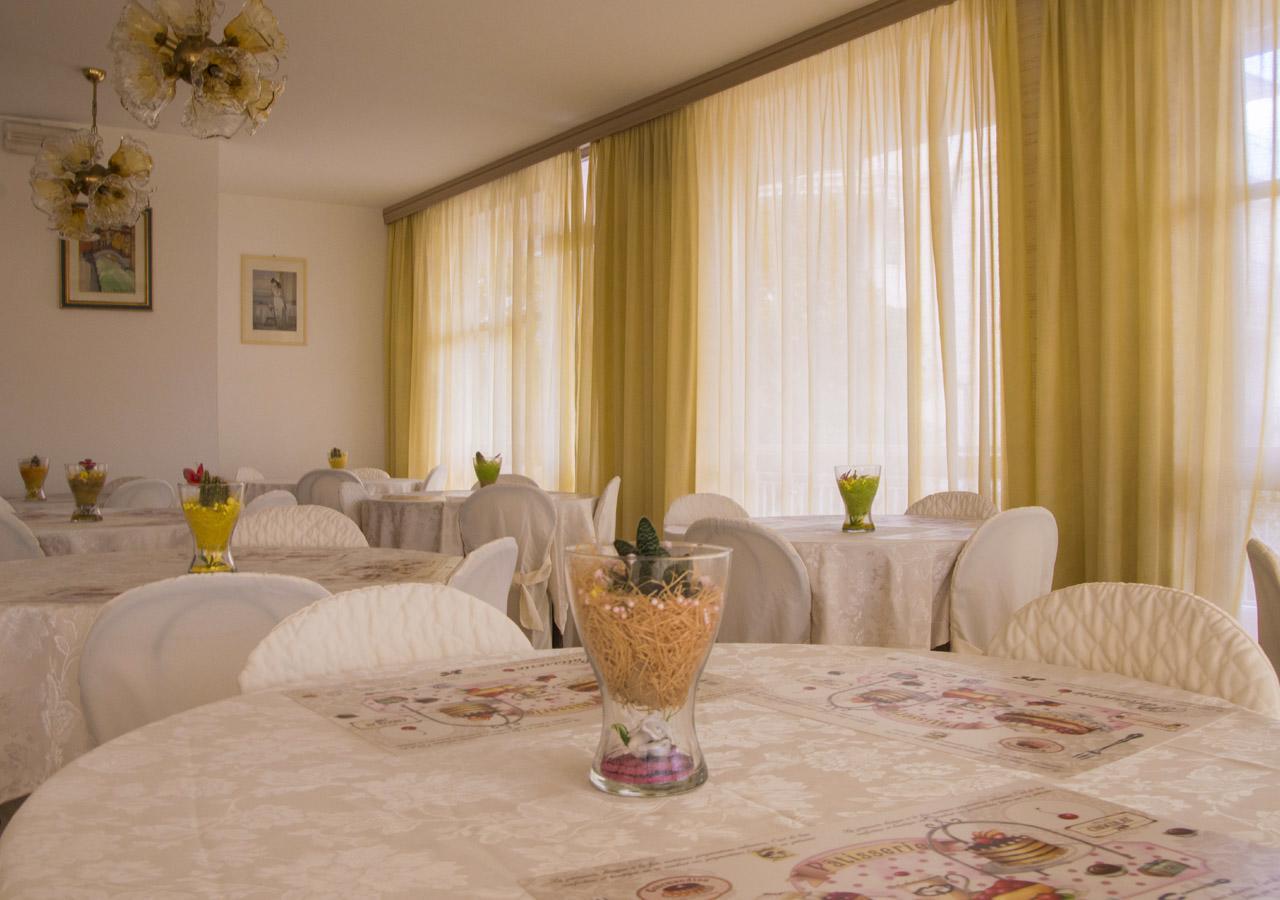 Hotel Fucsia Риччоне Екстер'єр фото