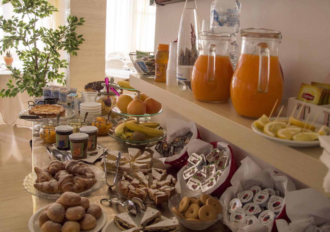 Hotel Fucsia Риччоне Екстер'єр фото