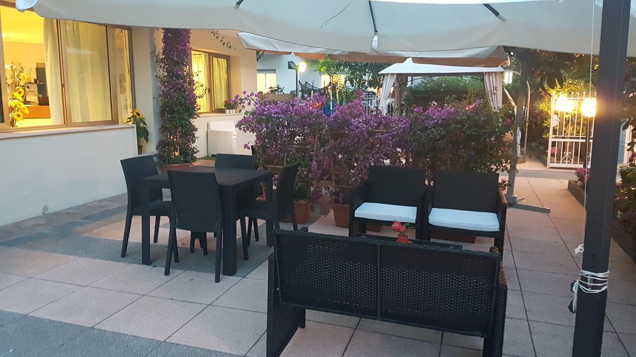 Hotel Fucsia Риччоне Екстер'єр фото