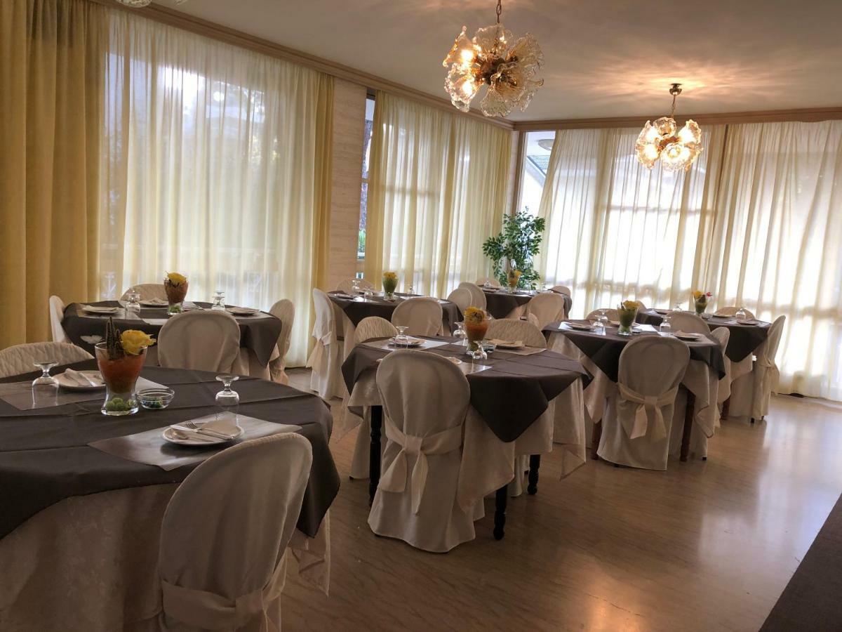 Hotel Fucsia Риччоне Екстер'єр фото